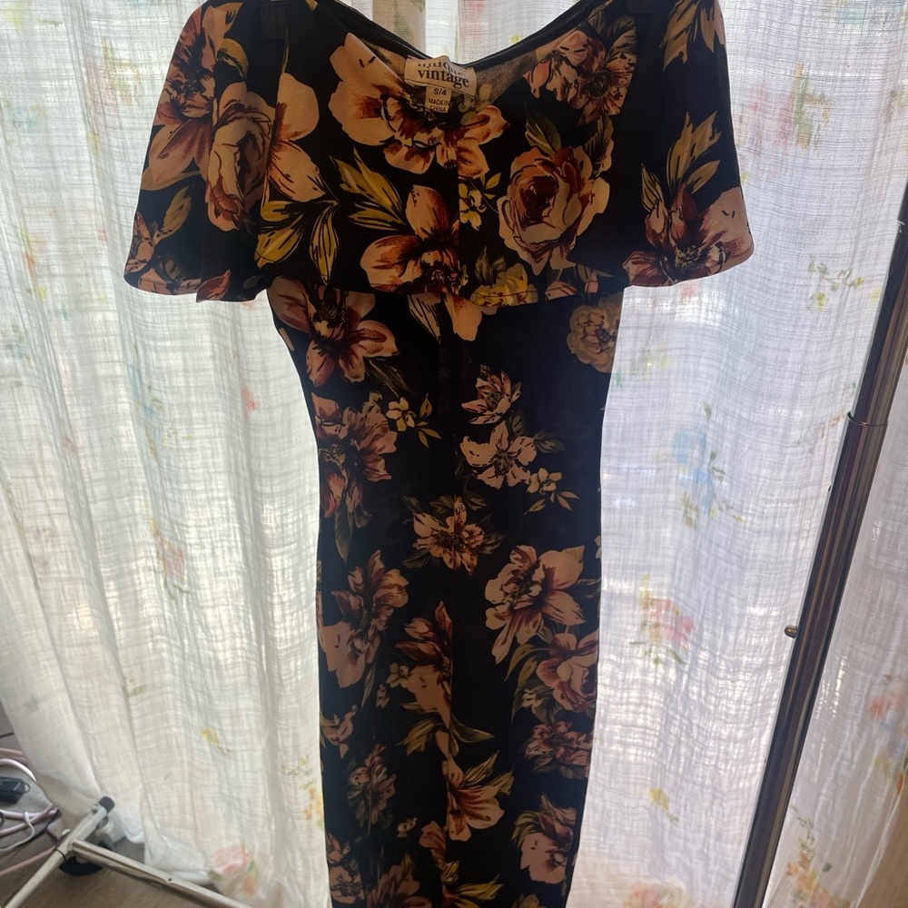 Never worn (but no tag) Unique Vintage Floral off the shoulder wiggle